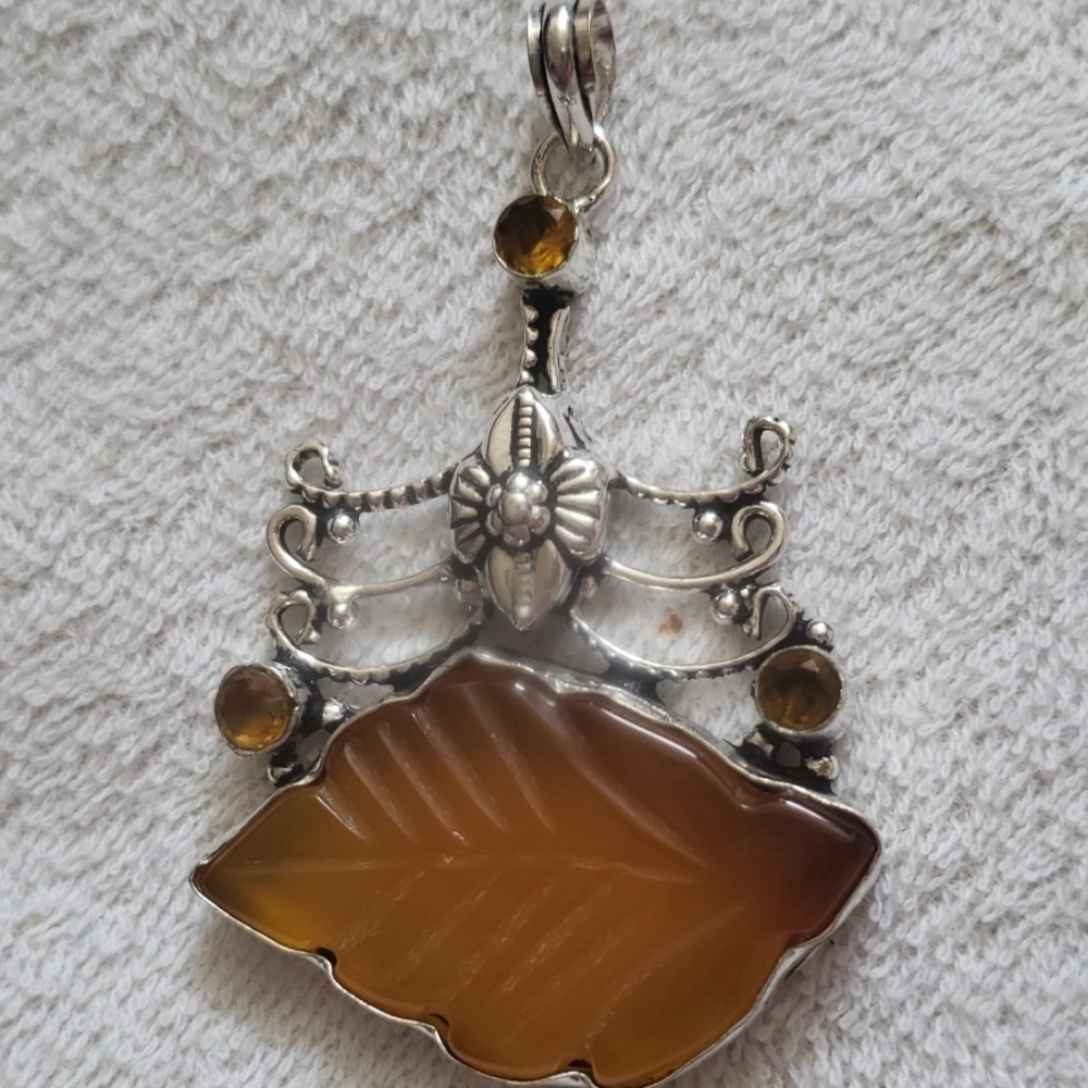 Handcrafted Carved Yellow Onix pendant - Picture 2 of 5